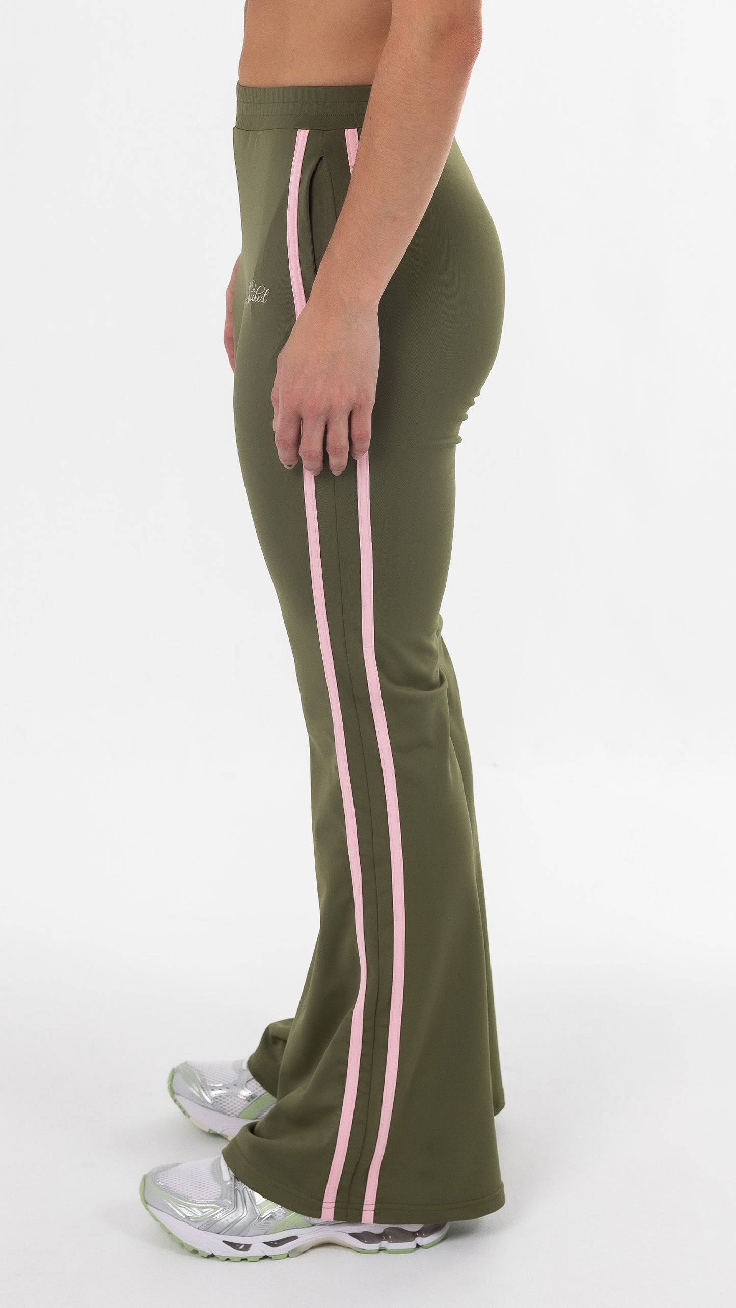 Spoiled flared sweatpants green & pink